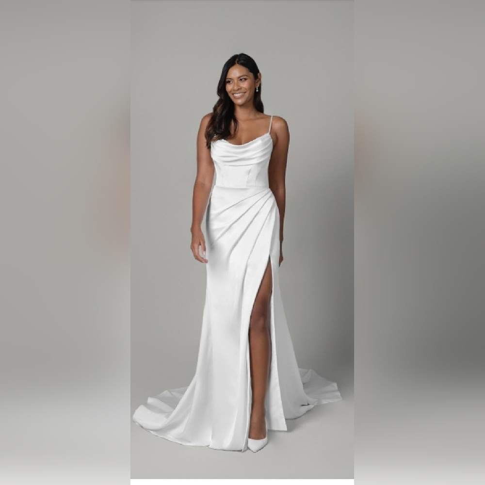 BRAND NEW Elegant White Wedding Dress